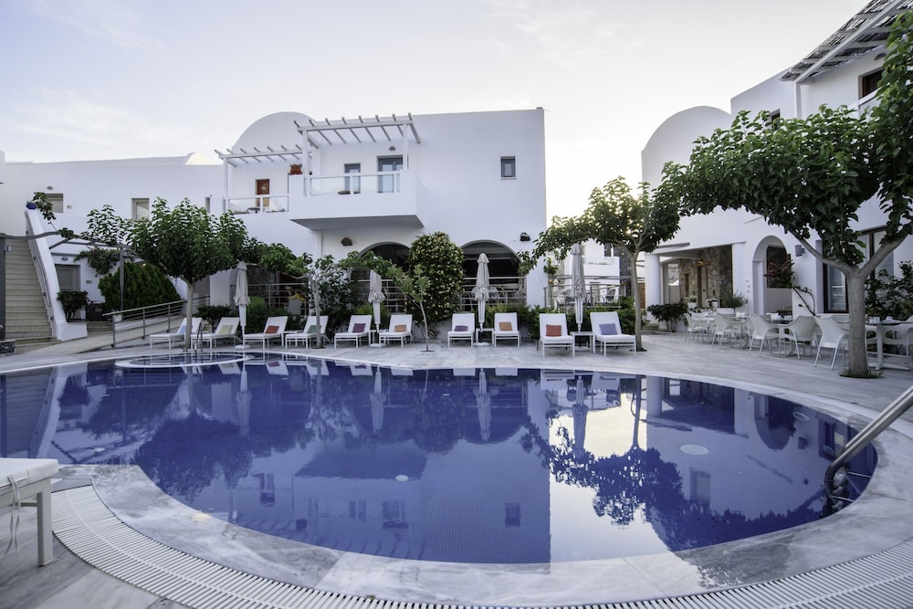 La Mer Deluxe Hotel & Spa - Adults only — Swimming pool in Kamari, South Aegean