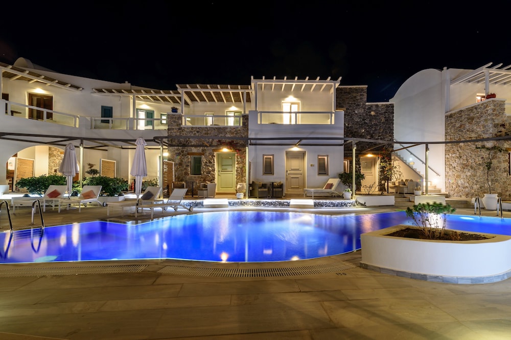 La Mer Deluxe Hotel & Spa - Adults only — Swimming pool in Kamari, South Aegean