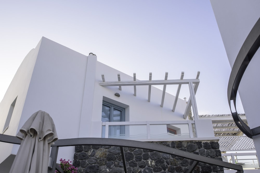 La Mer Deluxe Hotel & Spa - Adults only — Hotel building in Kamari, South Aegean