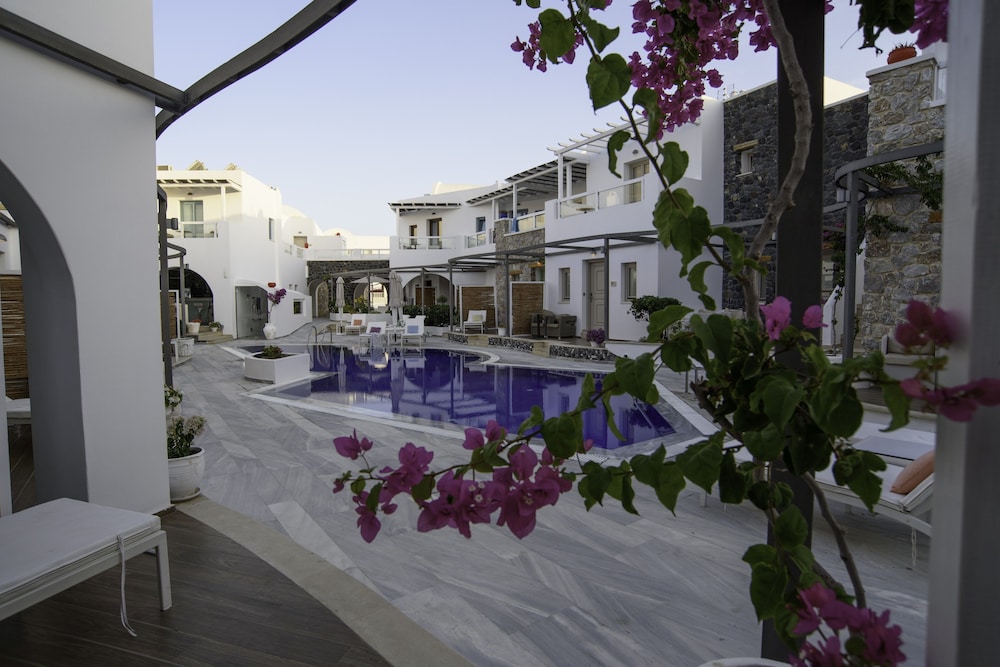 La Mer Deluxe Hotel & Spa - Adults only — Swimming pool in Kamari, South Aegean