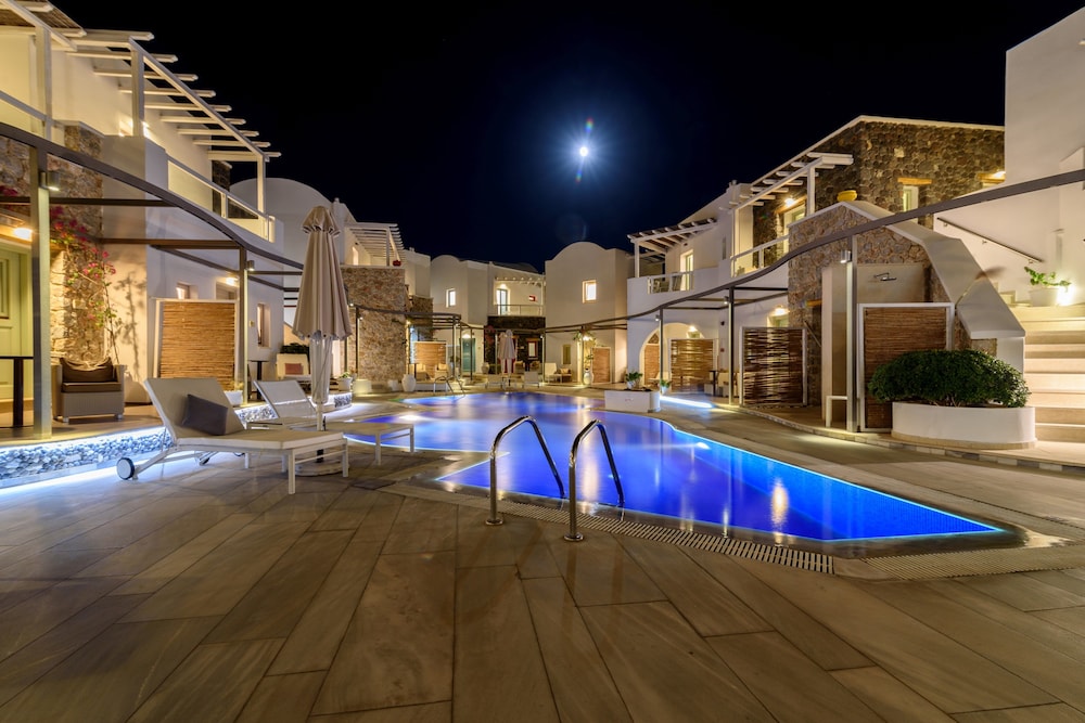 La Mer Deluxe Hotel & Spa - Adults only — Swimming pool in Kamari, South Aegean