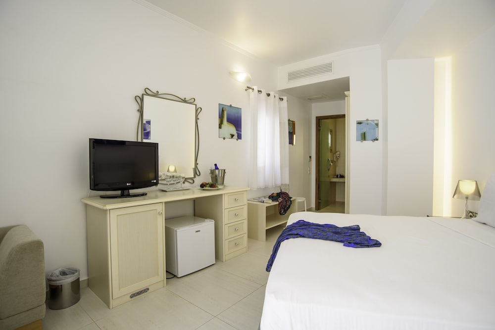 La Mer Deluxe Hotel & Spa - Adults only — Hotel rooms in Kamari, South Aegean