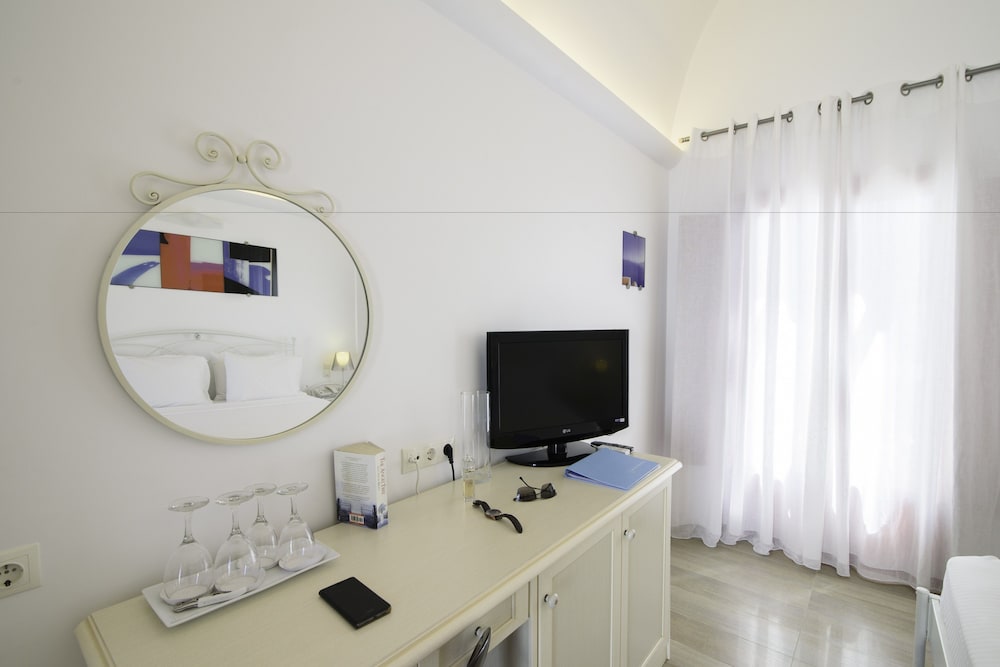 La Mer Deluxe Hotel & Spa - Adults only — Hotel rooms in Kamari, South Aegean