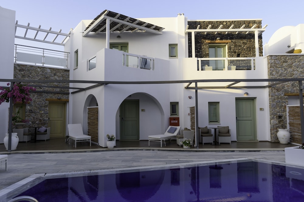 La Mer Deluxe Hotel & Spa - Adults only — Hotel building in Kamari, South Aegean