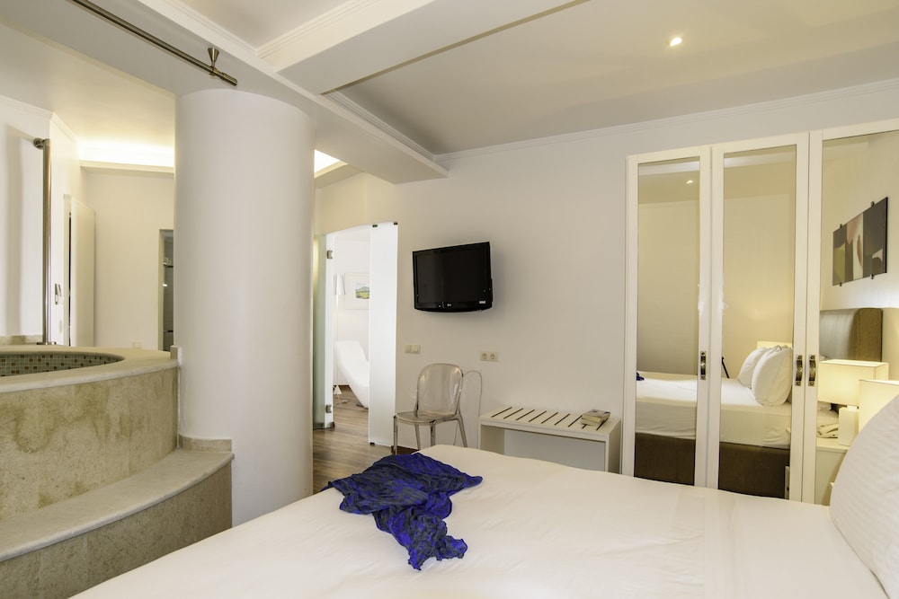 La Mer Deluxe Hotel & Spa - Adults only — Hotel rooms in Kamari, South Aegean