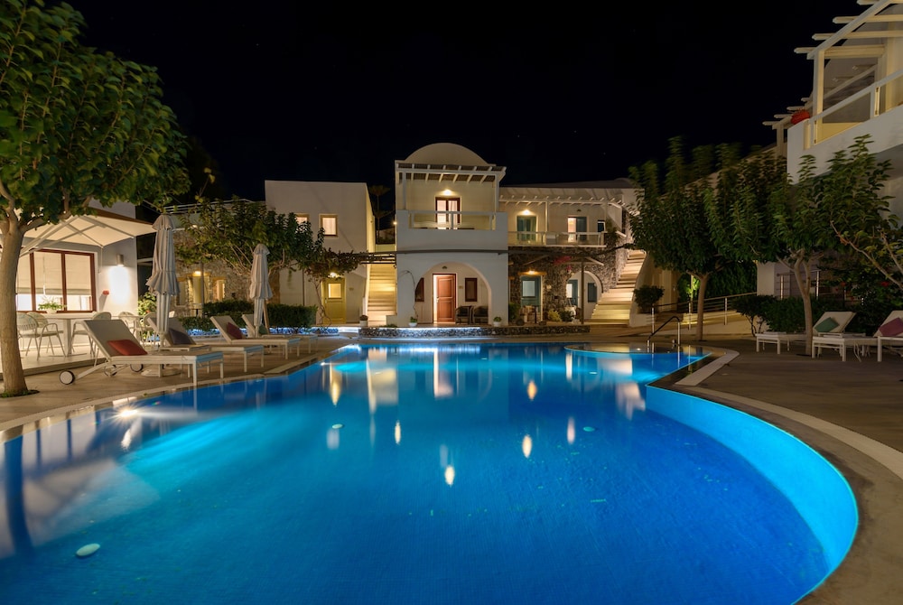 La Mer Deluxe Hotel & Spa - Adults only — Swimming pool in Kamari, South Aegean