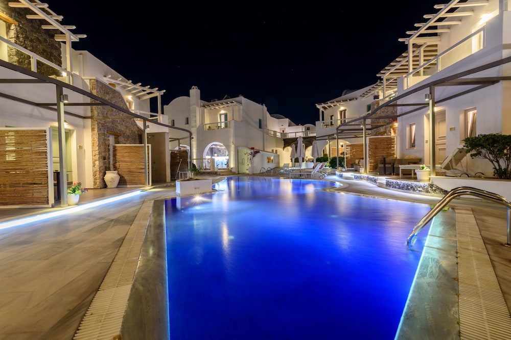 La Mer Deluxe Hotel & Spa - Adults only — Swimming pool in Kamari, South Aegean