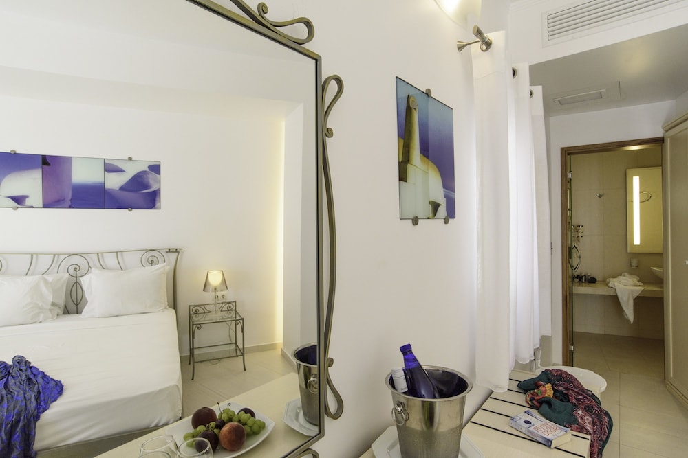 La Mer Deluxe Hotel & Spa - Adults only — Hotel rooms in Kamari, South Aegean
