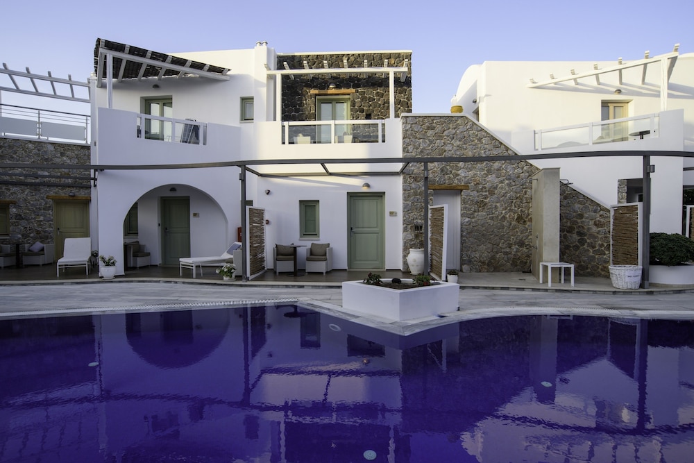 La Mer Deluxe Hotel & Spa - Adults only — Swimming pool in Kamari, South Aegean