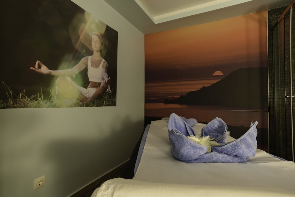 La Mer Deluxe Hotel & Spa - Adults only — Hotel rooms in Kamari, South Aegean