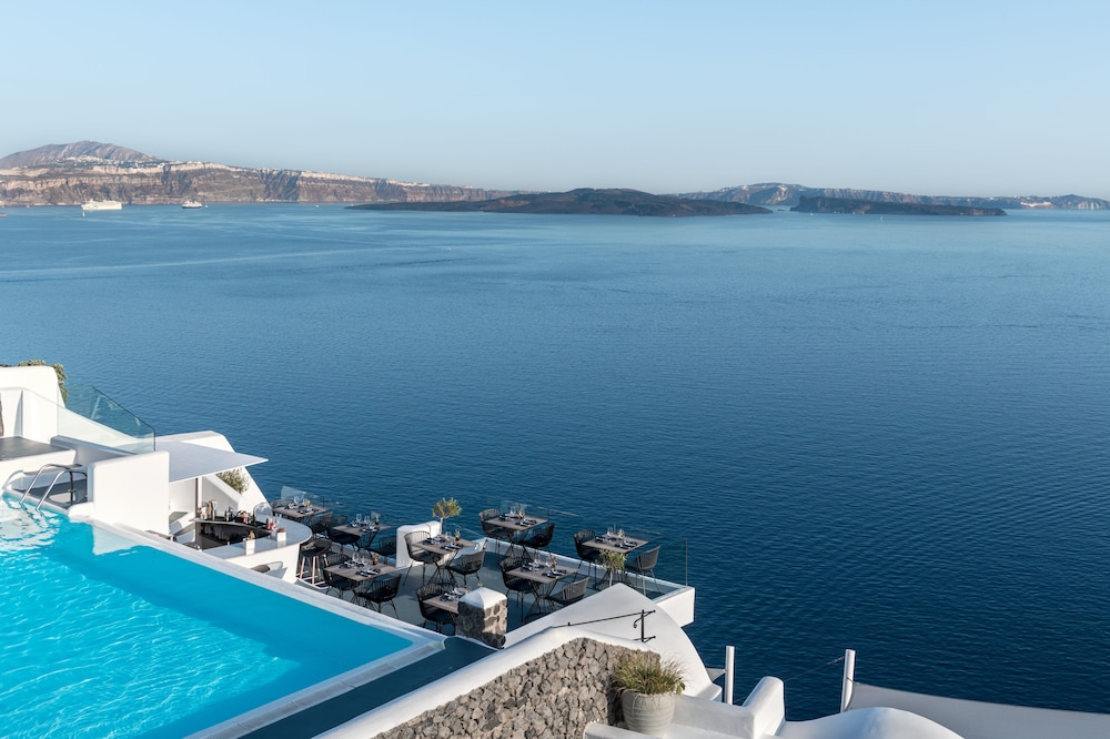 La Perla Villas and Suites - Adults Only — Restaurant & bars in Oia, South Aegean