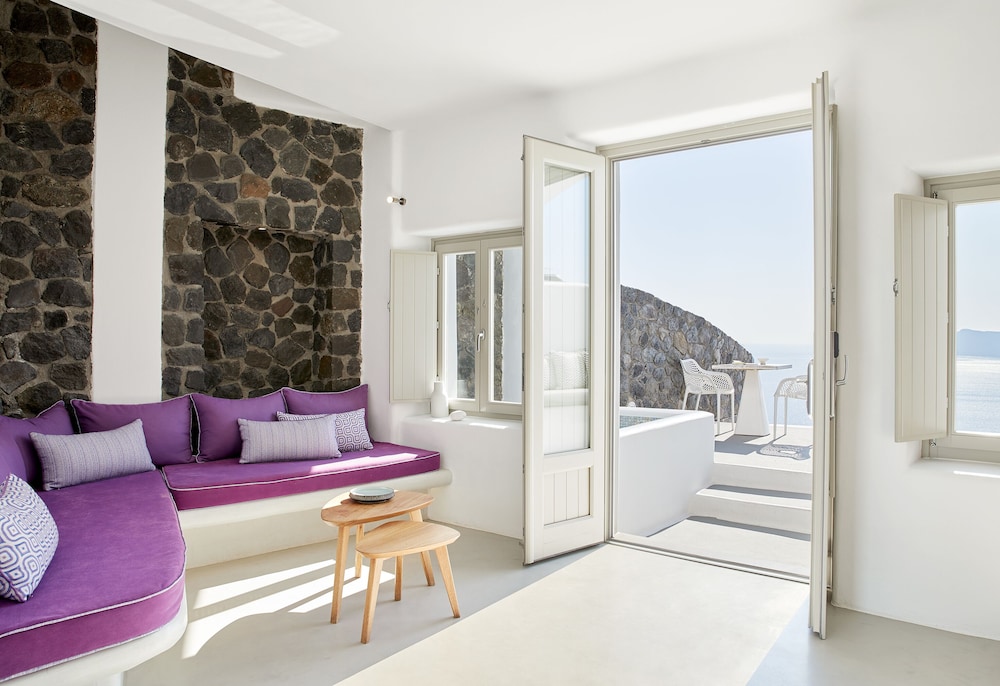 La Perla Villas and Suites - Adults Only — Hotel rooms in Oia, South Aegean