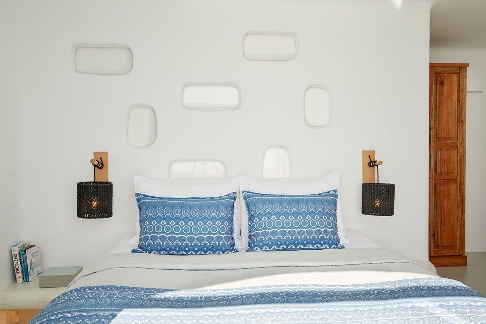 La Perla Villas and Suites - Adults Only — Hotel rooms in Oia, South Aegean