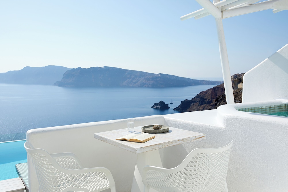 La Perla Villas and Suites - Adults Only — Hotel rooms in Oia, South Aegean