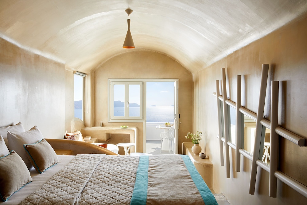 La Perla Villas and Suites - Adults Only — Hotel rooms in Oia, South Aegean