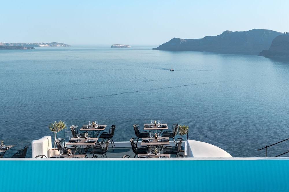 La Perla Villas and Suites - Adults Only — Restaurant & bars in Oia, South Aegean