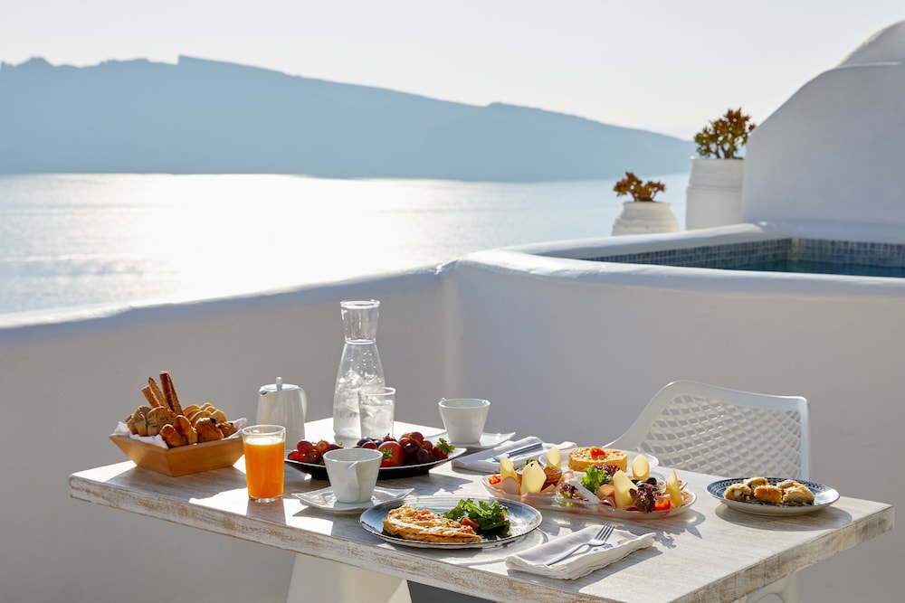 La Perla Villas and Suites - Adults Only — Restaurant & bars in Oia, South Aegean