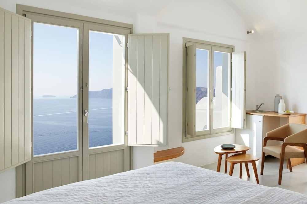 La Perla Villas and Suites - Adults Only — Hotel rooms in Oia, South Aegean