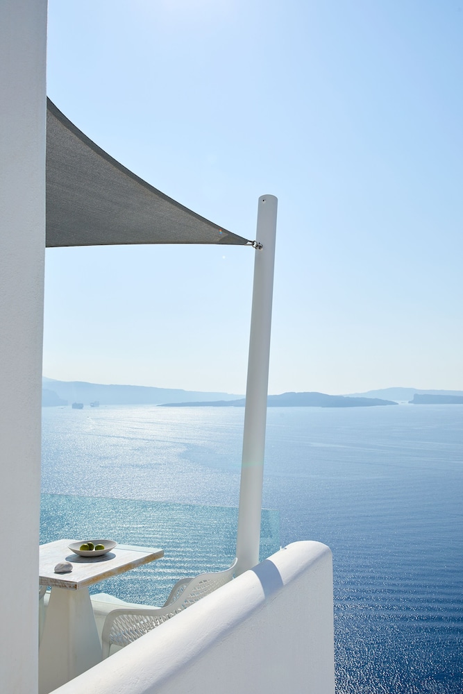 La Perla Villas and Suites - Adults Only — Hotel rooms in Oia, South Aegean