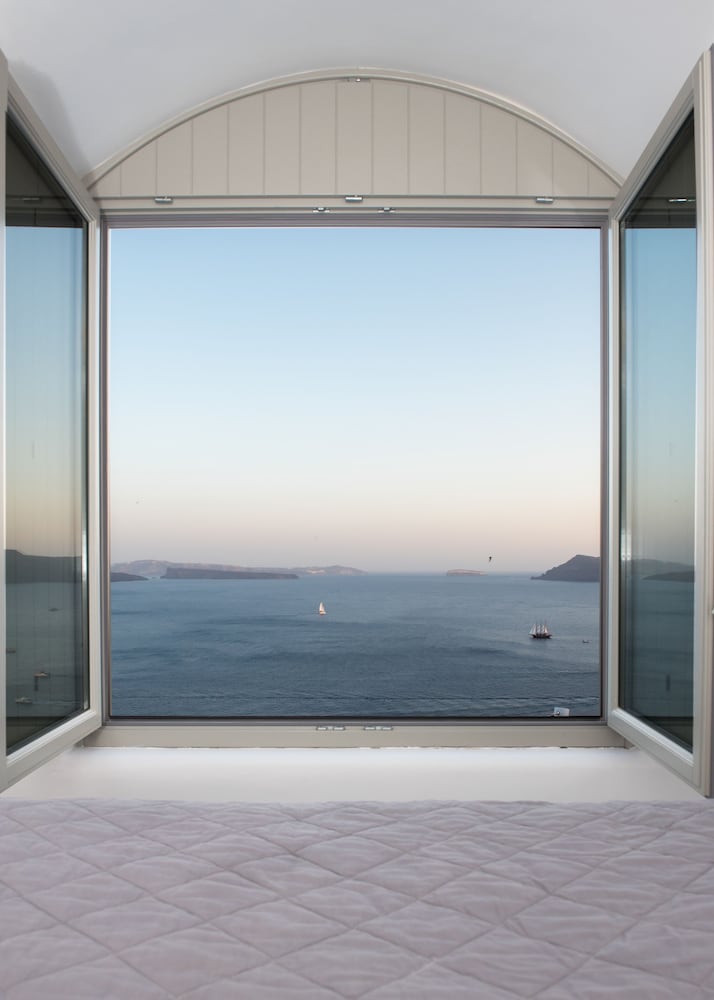 La Perla Villas and Suites - Adults Only — Hotel rooms in Oia, South Aegean