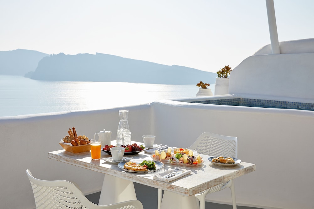 La Perla Villas and Suites - Adults Only — Restaurant & bars in Oia, South Aegean