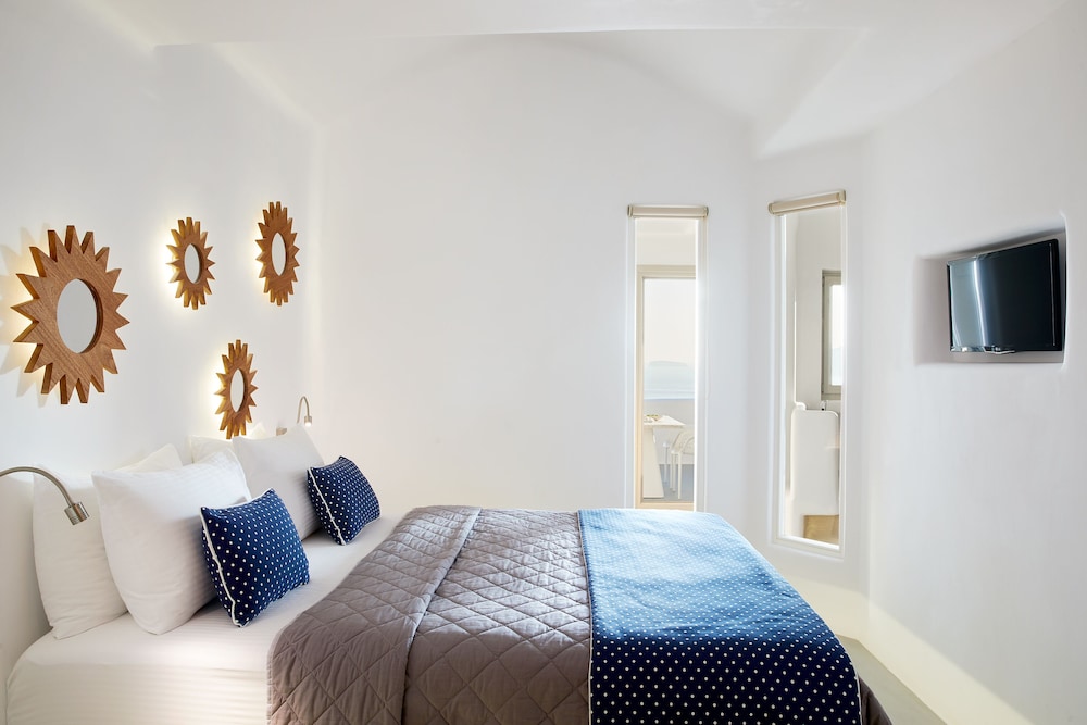 La Perla Villas and Suites - Adults Only — Hotel rooms in Oia, South Aegean