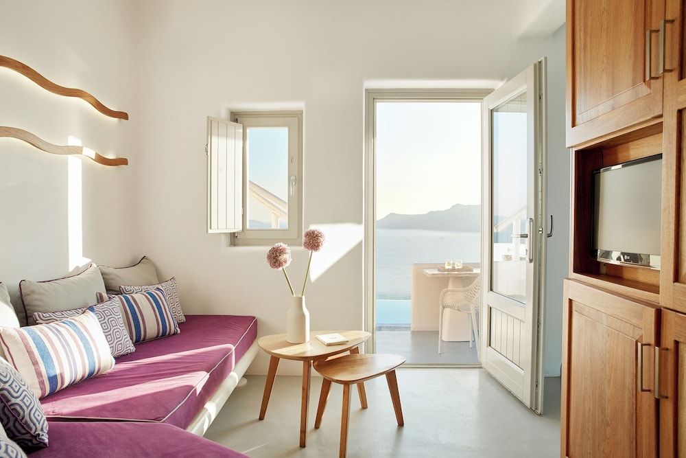 La Perla Villas and Suites - Adults Only — Hotel rooms in Oia, South Aegean