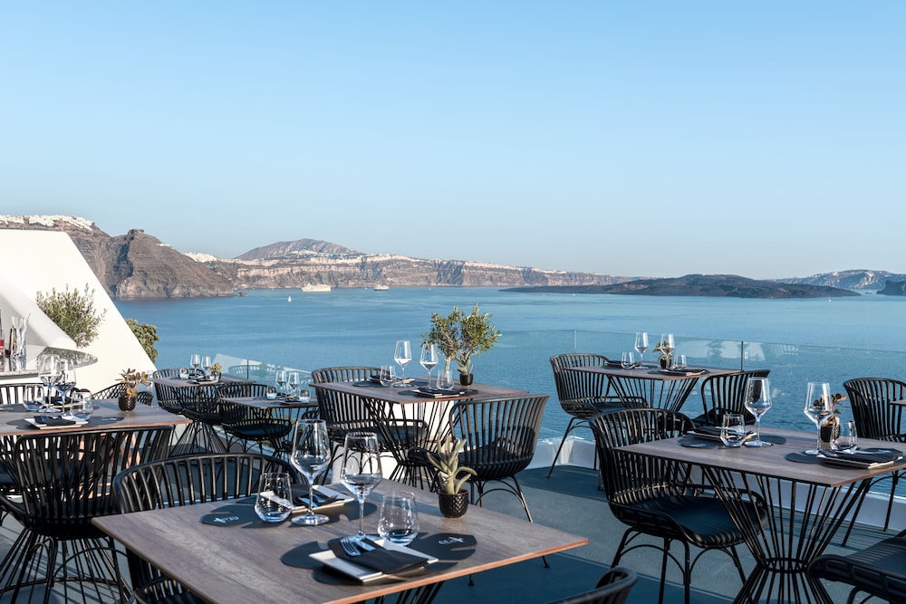 La Perla Villas and Suites - Adults Only — Restaurant & bars in Oia, South Aegean
