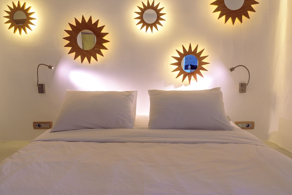 La Perla Villas and Suites - Adults Only — Hotel rooms in Oia, South Aegean
