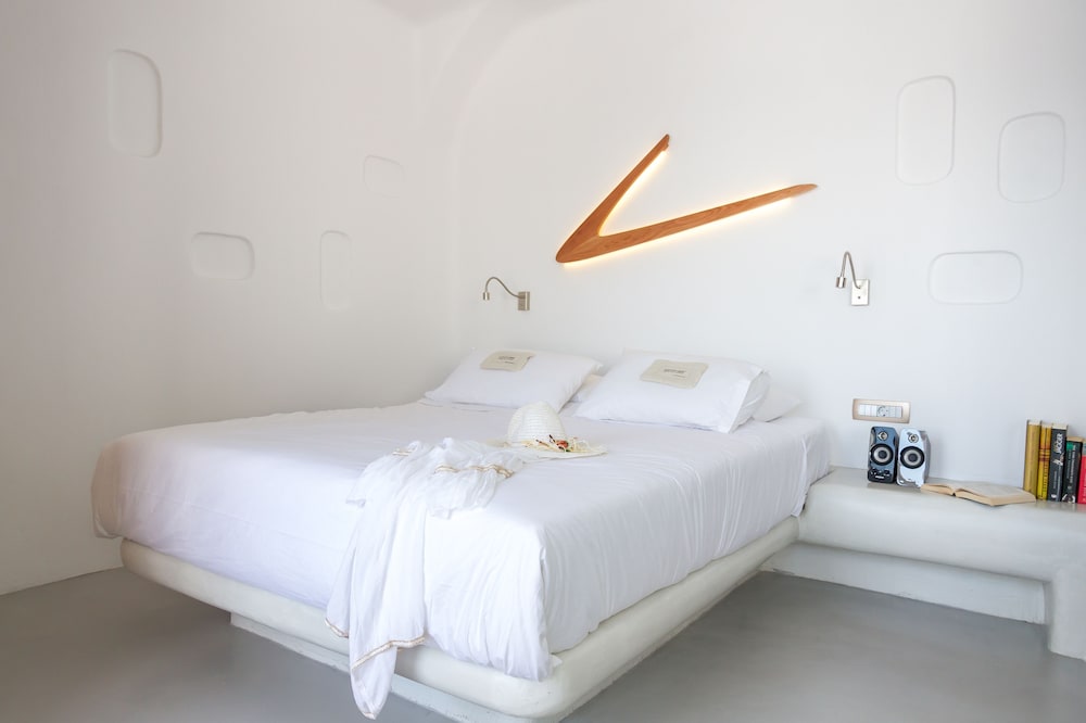 La Perla Villas and Suites - Adults Only — Hotel rooms in Oia, South Aegean