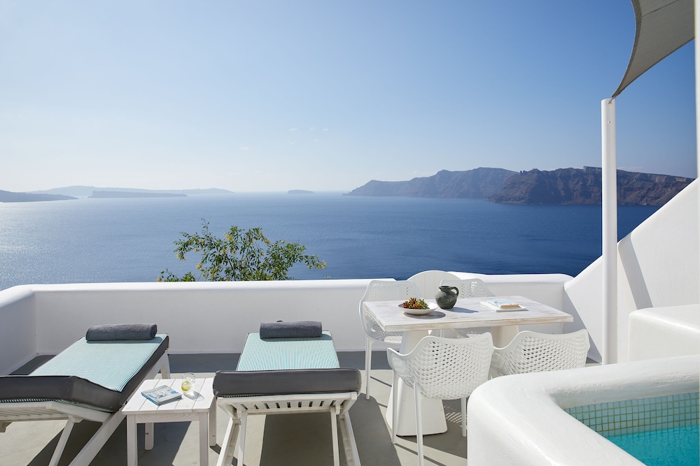 La Perla Villas and Suites - Adults Only — Hotel rooms in Oia, South Aegean