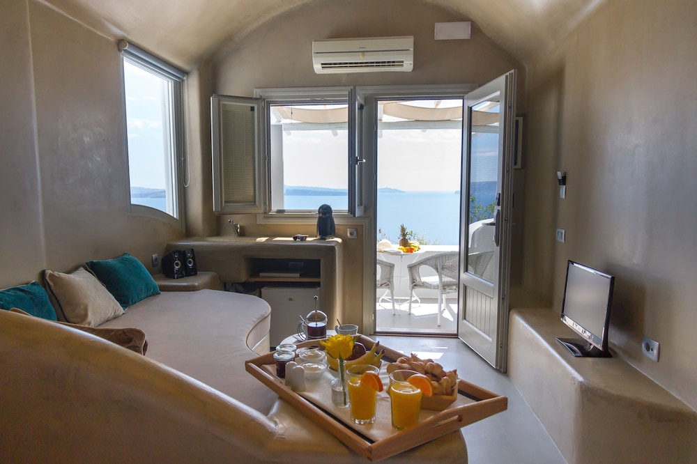 La Perla Villas and Suites - Adults Only — Hotel rooms in Oia, South Aegean