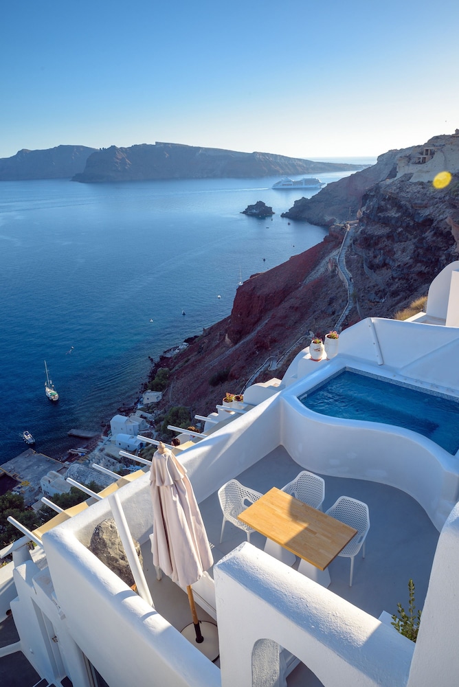 La Perla Villas and Suites - Adults Only — Attractions in the area in Oia, South Aegean