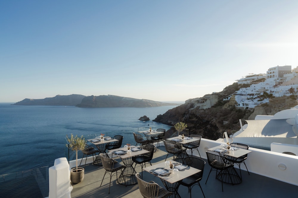 La Perla Villas and Suites - Adults Only — Restaurant & bars in Oia, South Aegean