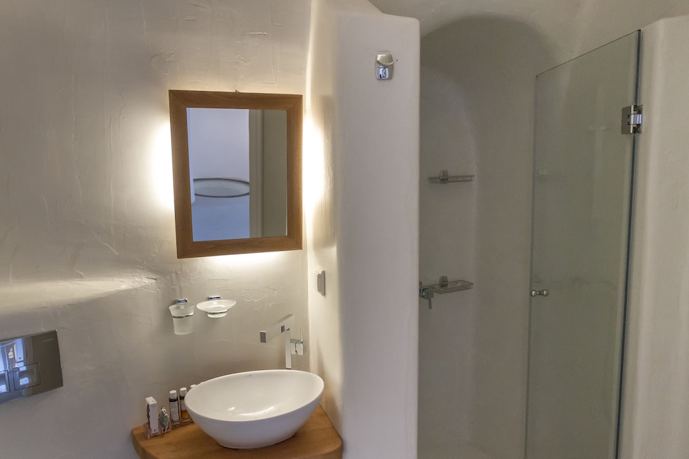 La Perla Villas and Suites - Adults Only — Hotel rooms in Oia, South Aegean