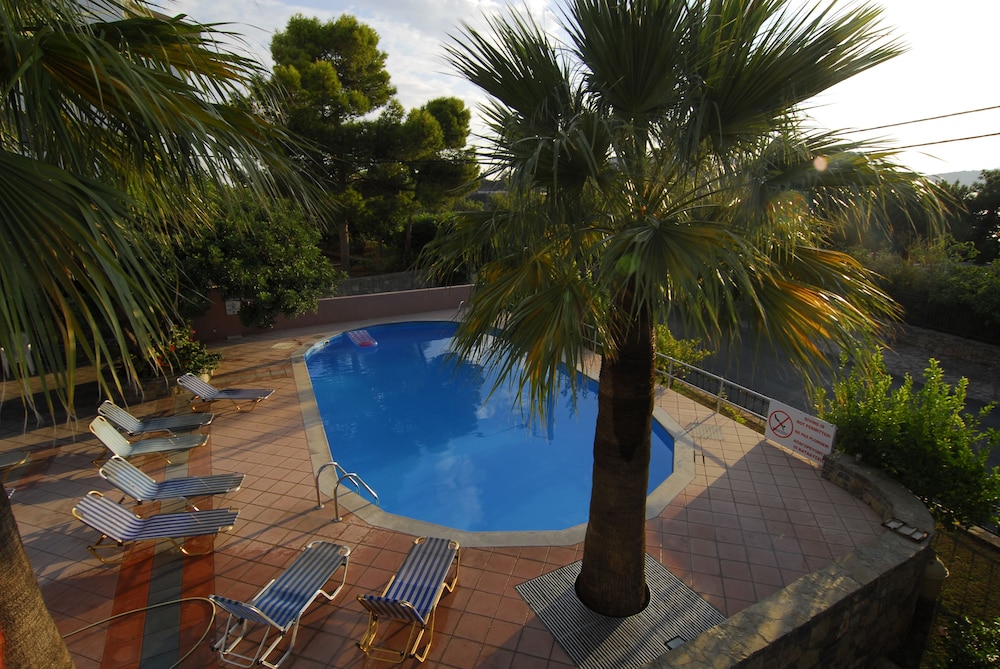 Lato Hotel — Swimming pool in Ammoudara (Agios Nikolaos)