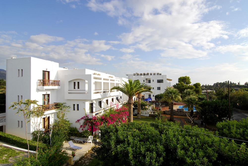 Lato Hotel — Hotel building in Ammoudara (Agios Nikolaos)