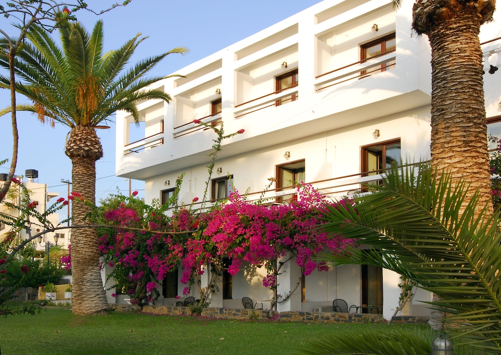 Lato Hotel — Hotel building in Ammoudara (Agios Nikolaos)