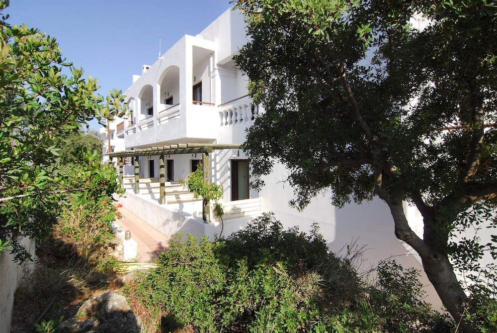 Lato Hotel — Hotel building in Ammoudara (Agios Nikolaos)