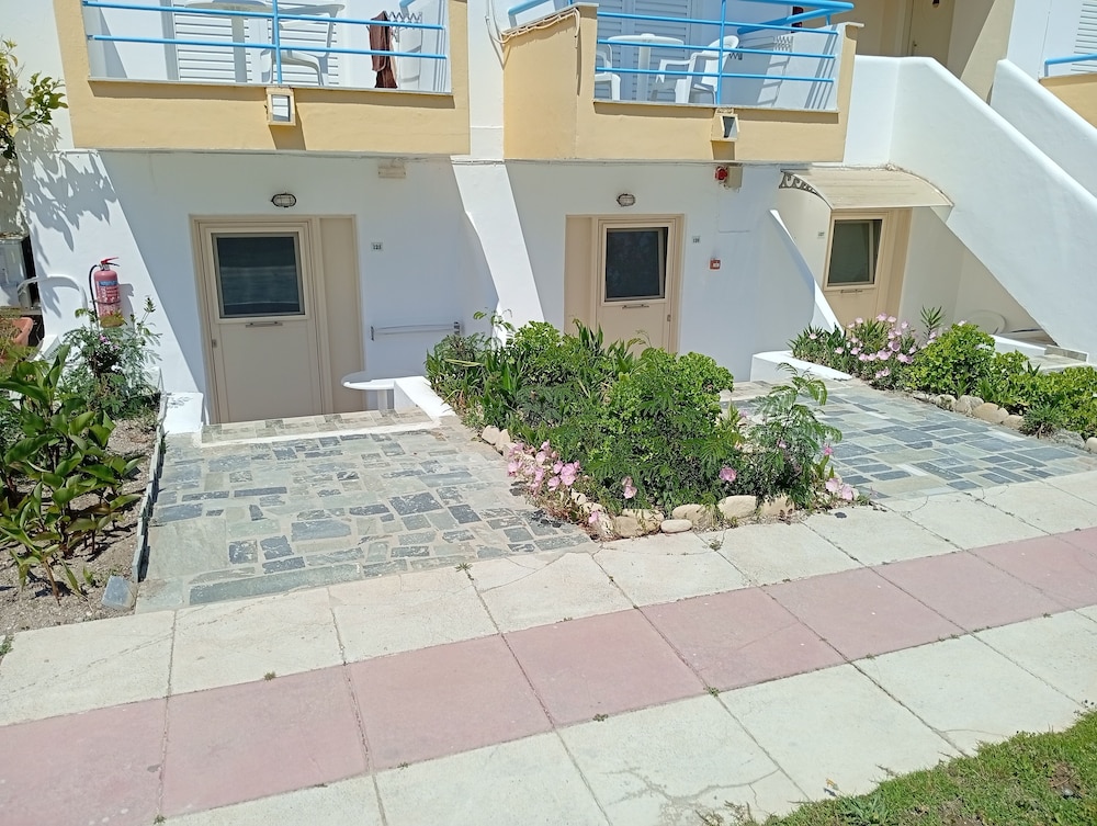 Leonidas Hotel and Studios — Hotel building in Kos Town, South Aegean