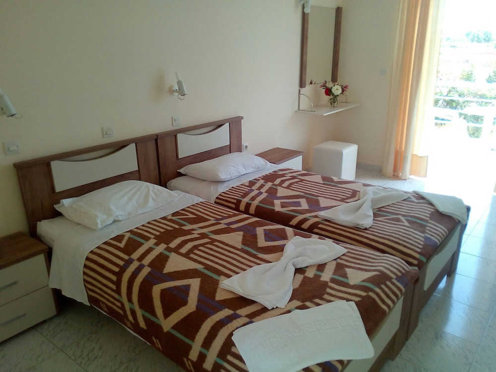 Leonidas Hotel and Studios — Hotel rooms in Kos Town, South Aegean