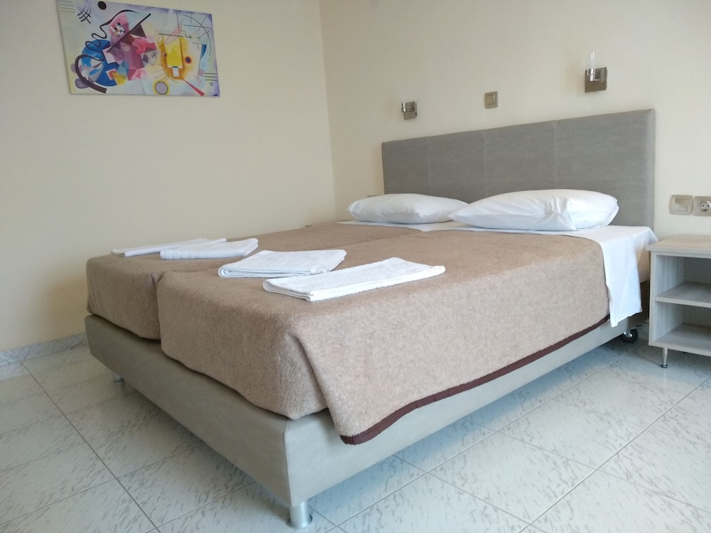 Leonidas Hotel and Studios — Hotel rooms in Kos Town, South Aegean