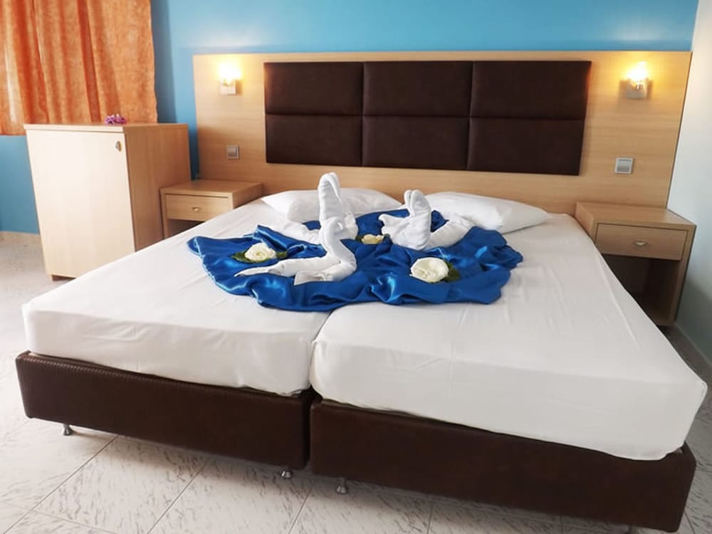 Leonidas Hotel and Studios — Hotel rooms in Kos Town, South Aegean