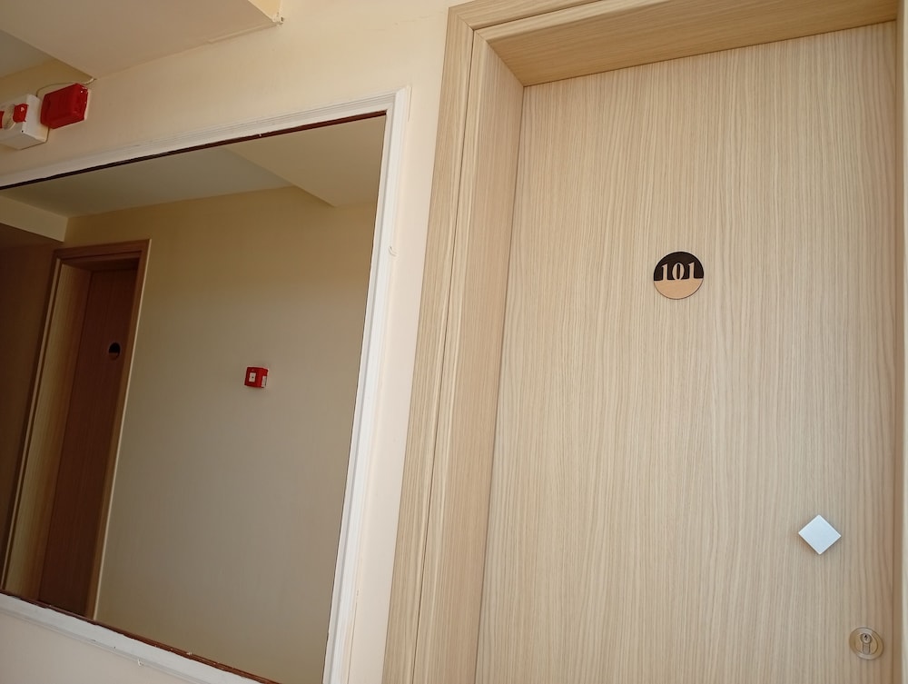 Leonidas Hotel and Studios — Hotel rooms in Kos Town, South Aegean
