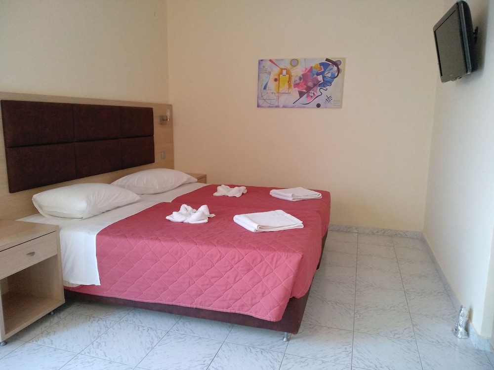 Leonidas Hotel and Studios — Hotel rooms in Kos Town, South Aegean