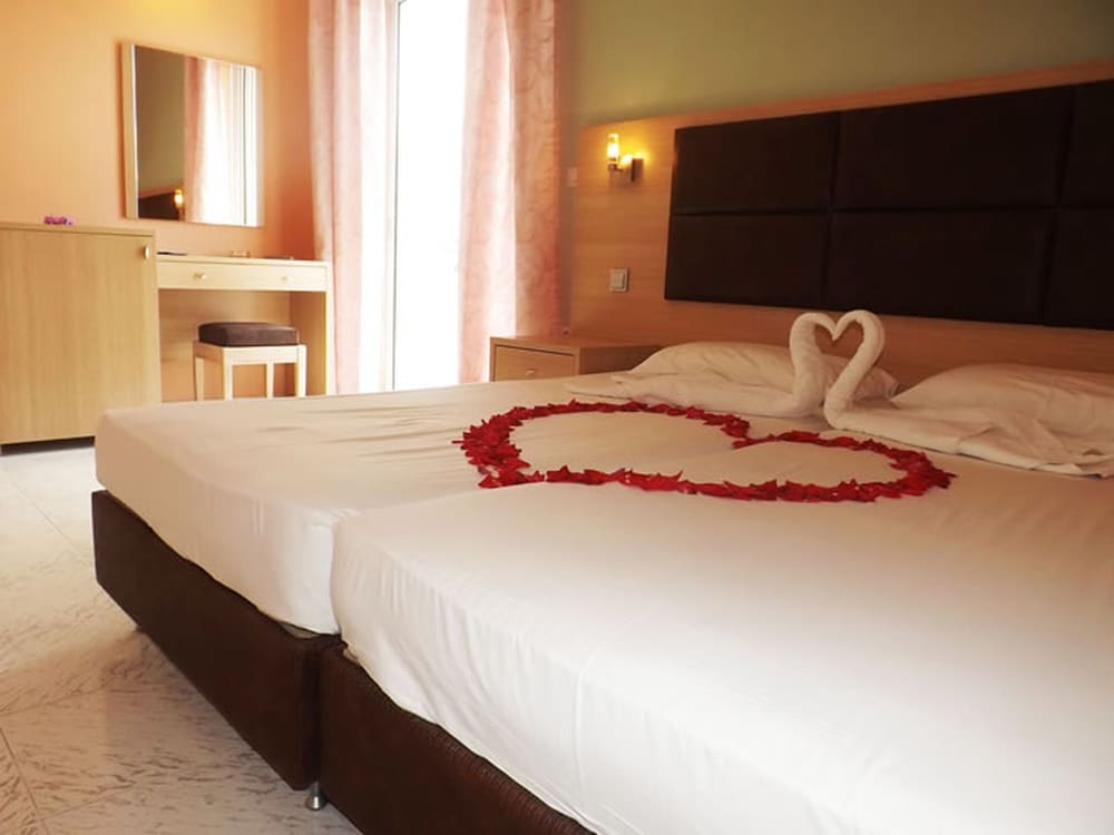 Leonidas Hotel and Studios — Hotel rooms in Kos Town, South Aegean