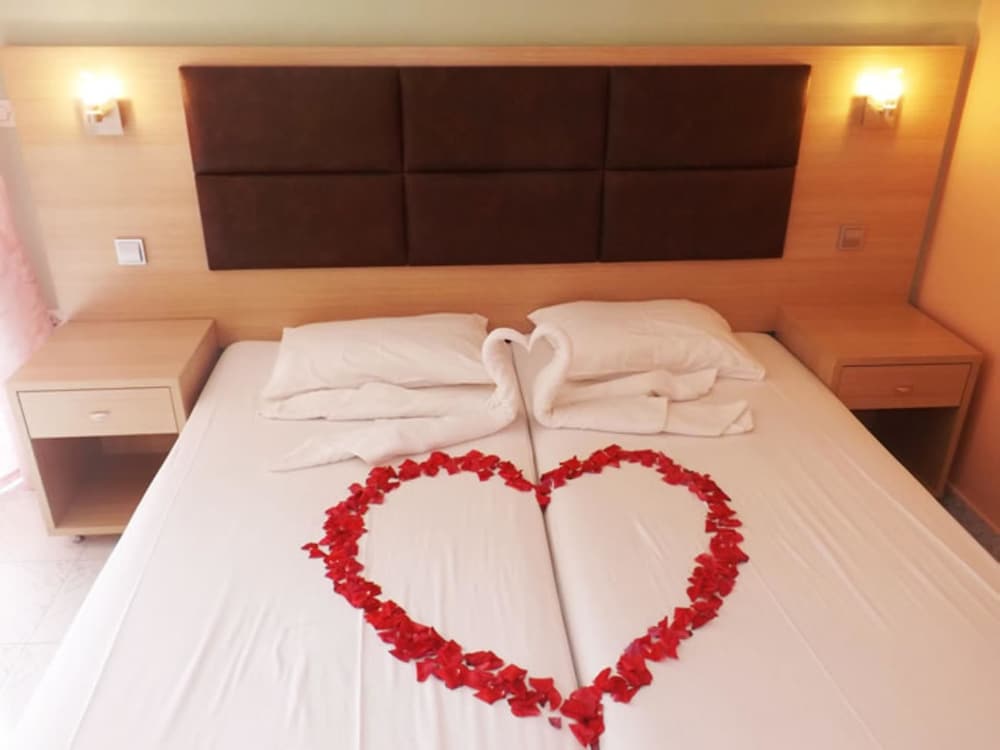 Leonidas Hotel and Studios — Hotel rooms in Kos Town, South Aegean