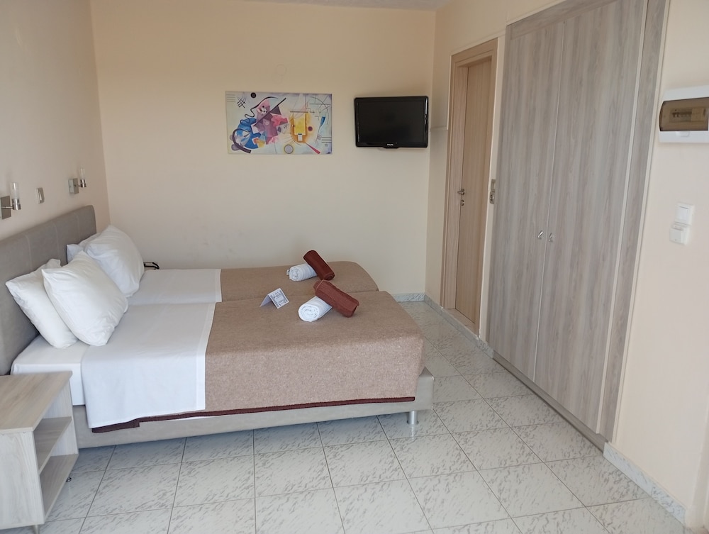 Leonidas Hotel and Studios — Hotel rooms in Kos Town, South Aegean