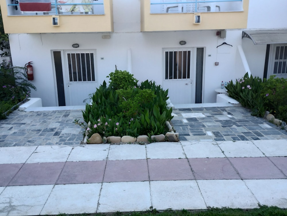 Leonidas Hotel and Studios — Hotel building in Kos Town, South Aegean