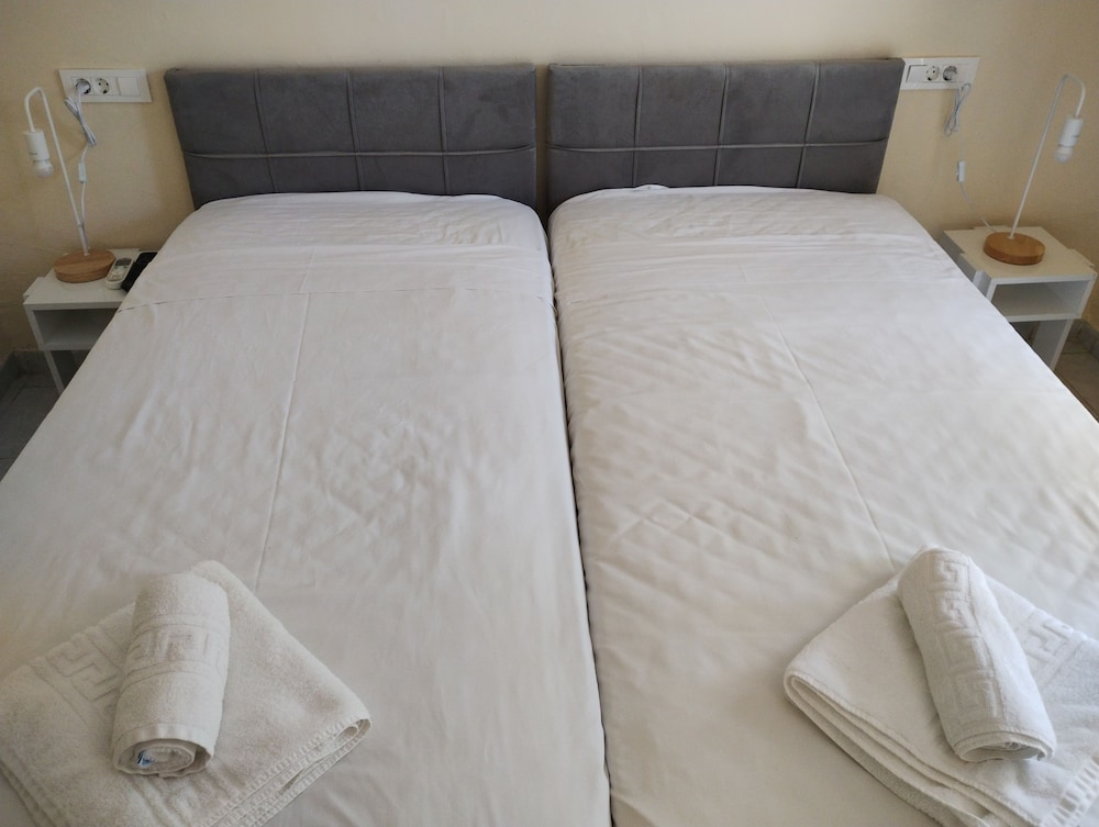 Leonidas Hotel and Studios — Hotel rooms in Kos Town, South Aegean